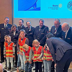 Die Kindergruppe Zimmern bei der Überreichung des Ehrenamtspreises