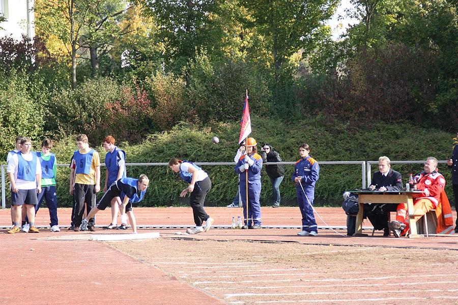 Kugelstoßen bei der Jugendleistungsspange in Buchen