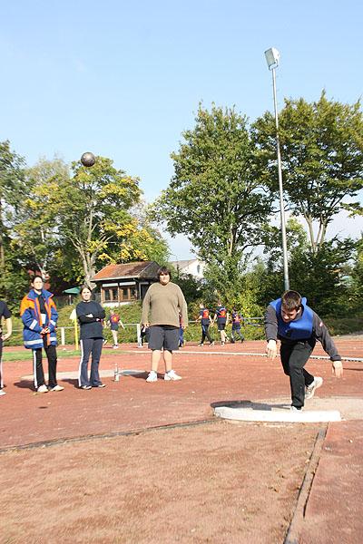 Kugelstoßen bei der Jugendleistungsspange in Buchen