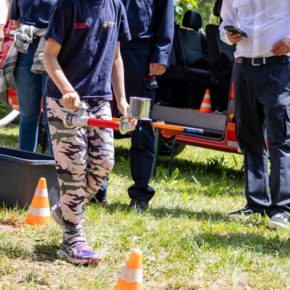 Symbolbild: Wir suchen Schiedsrichter/Spielebetreuer:innen