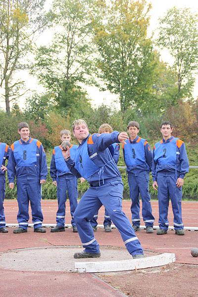 Kugelstoßen bei der Jugendleistungsspange in Buchen