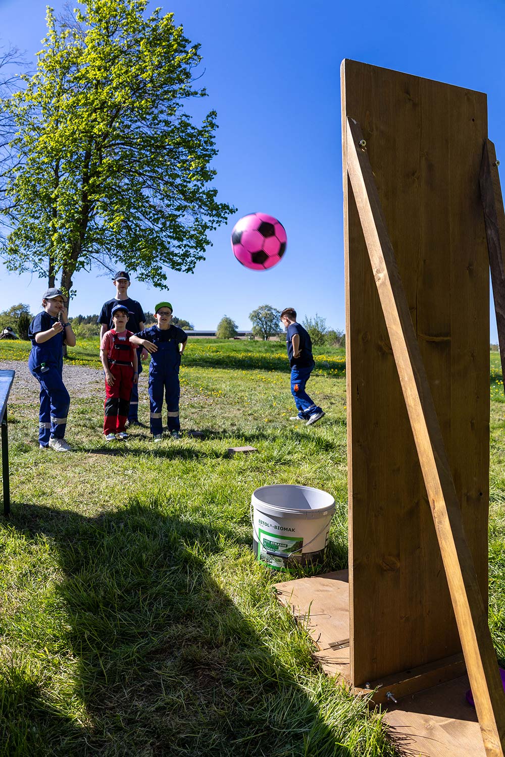 Die Spielstationen bei 50 Jahre Jugendfeuerwehr Neckar-Odenwald-Kreis