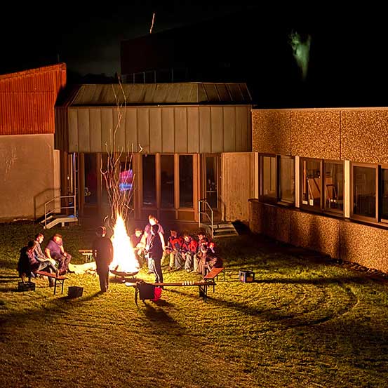Lagerfeuer an der Grundschule Mudua