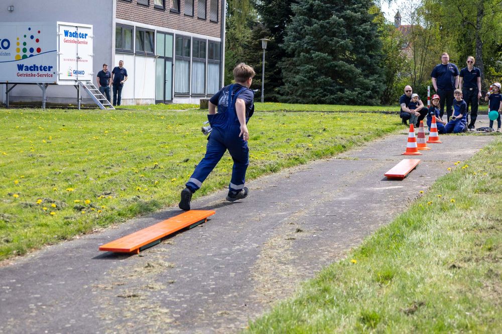 Die Spielstationen bei 50 Jahre Jugendfeuerwehr Neckar-Odenwald-Kreis